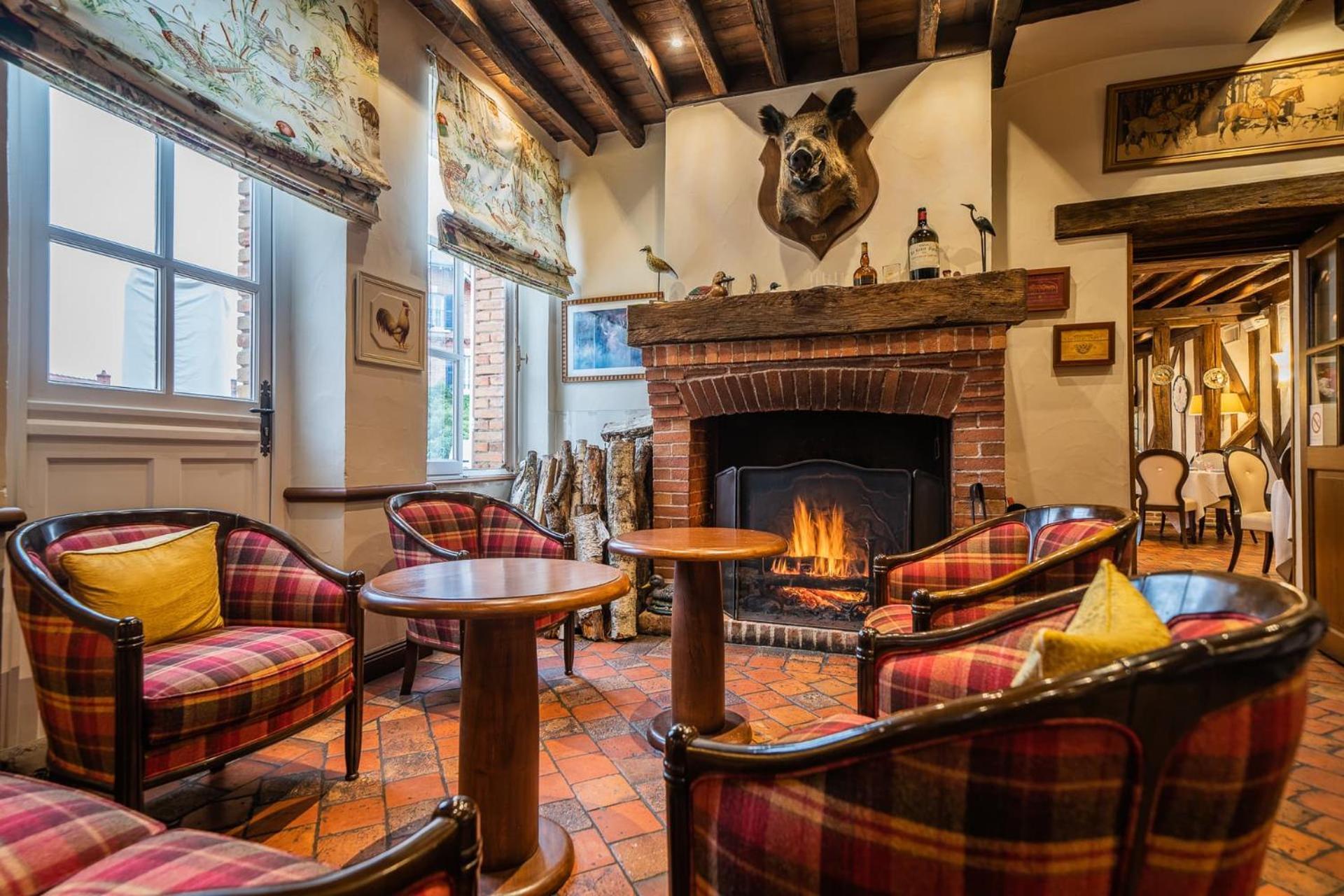 Logis Hotel Auberge Du Cheval Blanc Yvoy-le-Marron Εξωτερικό φωτογραφία