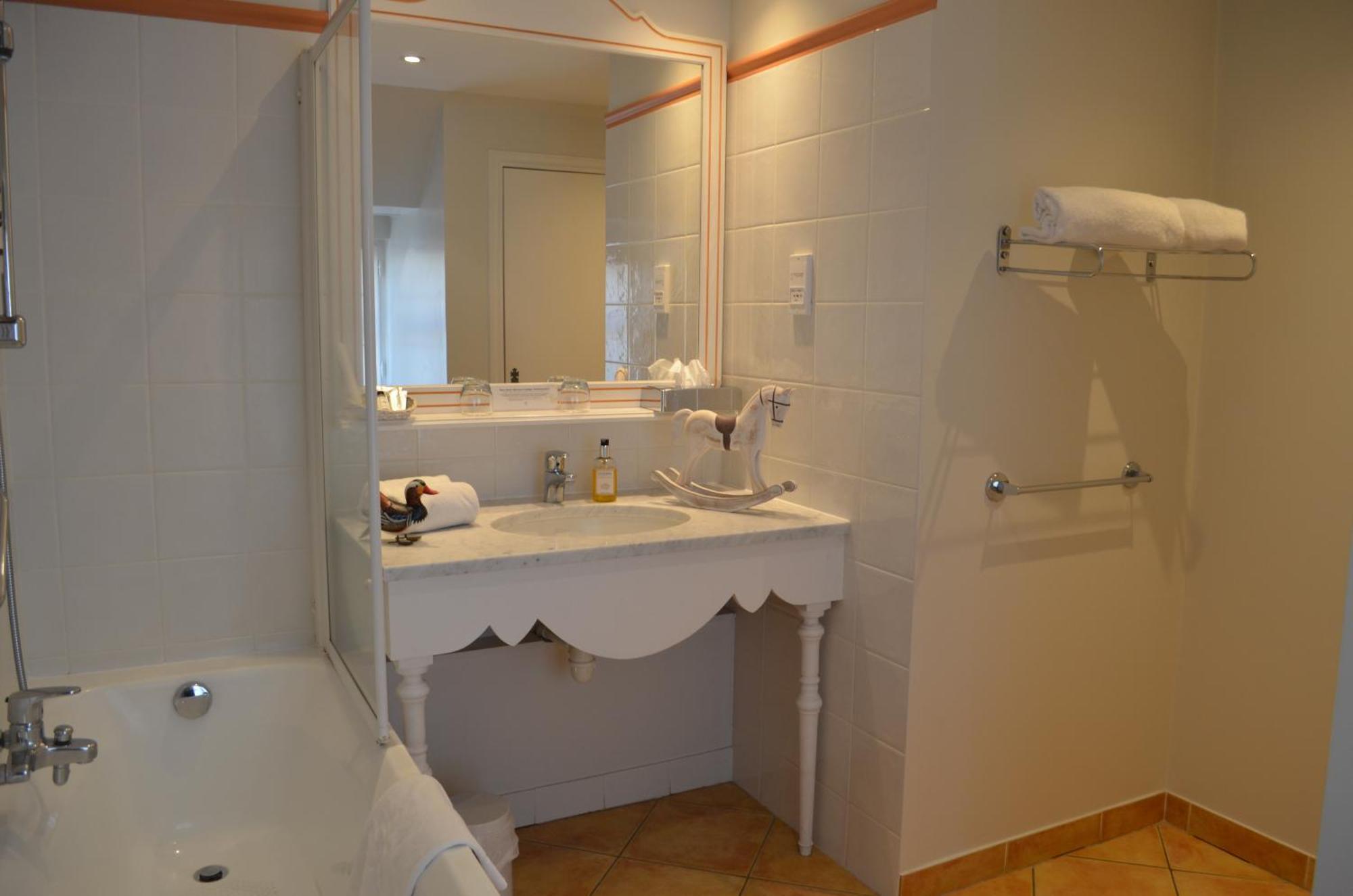 Logis Hotel Auberge Du Cheval Blanc Yvoy-le-Marron Εξωτερικό φωτογραφία
