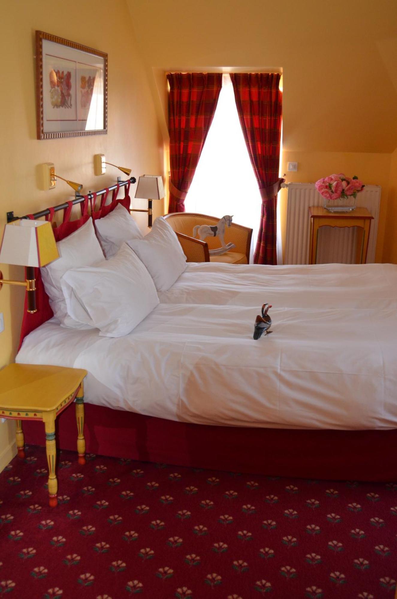 Logis Hotel Auberge Du Cheval Blanc Yvoy-le-Marron Εξωτερικό φωτογραφία