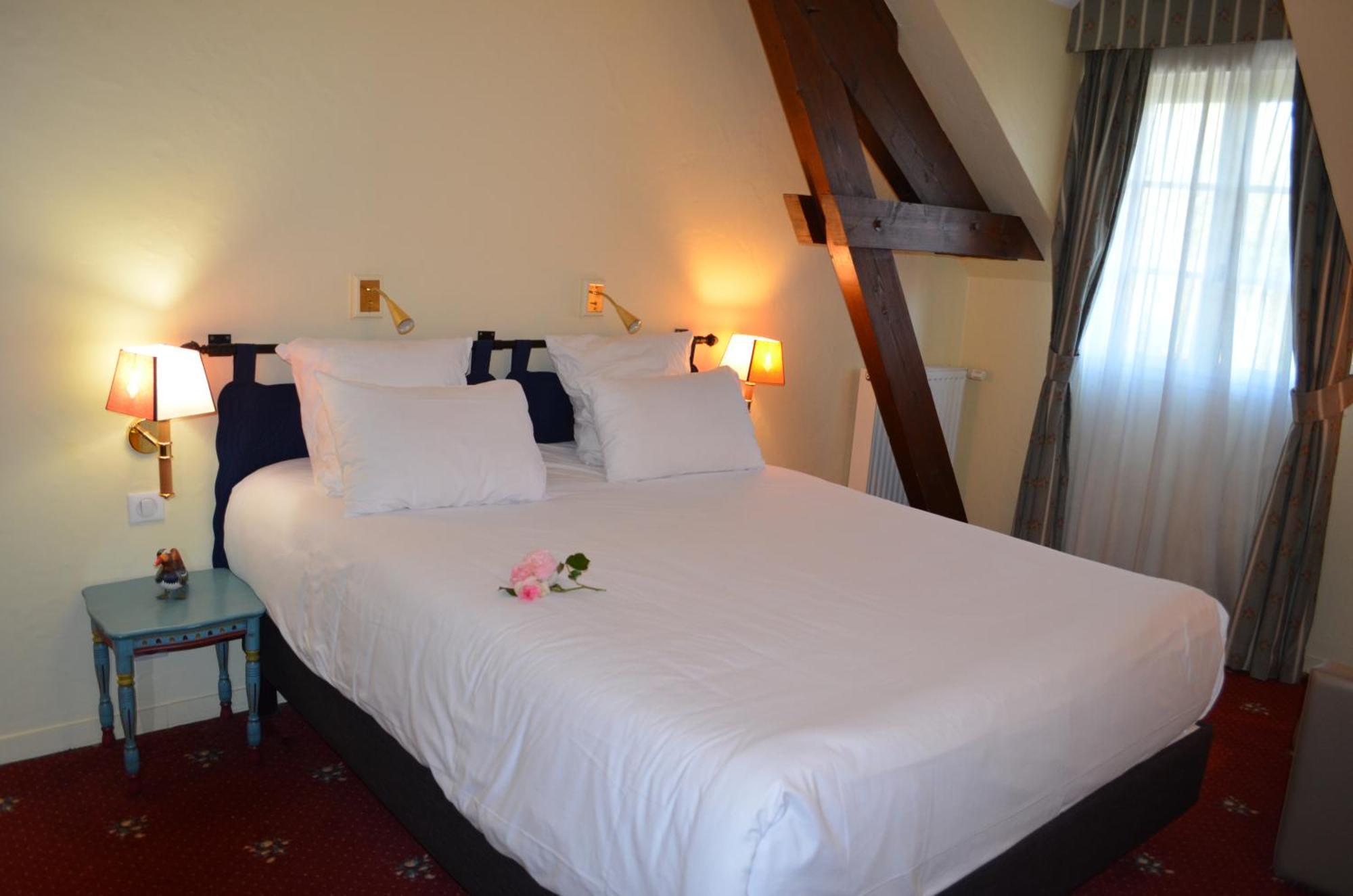 Logis Hotel Auberge Du Cheval Blanc Yvoy-le-Marron Εξωτερικό φωτογραφία