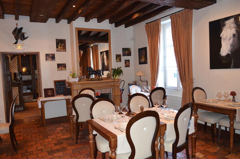 Logis Hotel Auberge Du Cheval Blanc Yvoy-le-Marron Εξωτερικό φωτογραφία