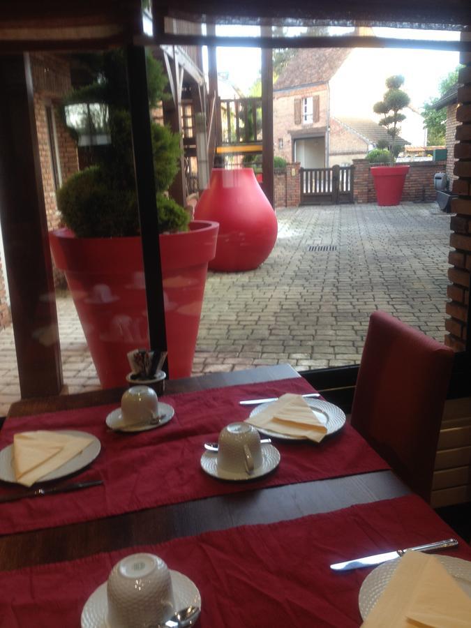 Logis Hotel Auberge Du Cheval Blanc Yvoy-le-Marron Εξωτερικό φωτογραφία