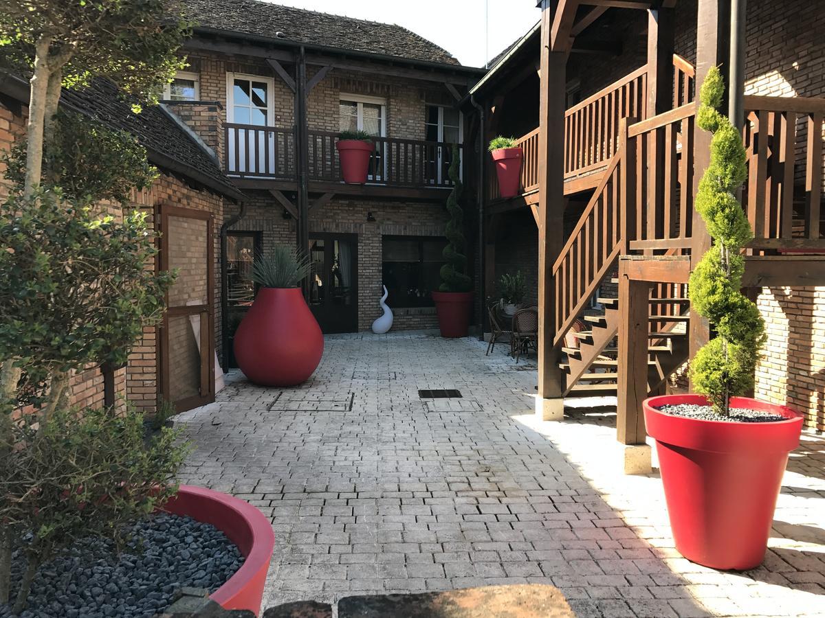 Logis Hotel Auberge Du Cheval Blanc Yvoy-le-Marron Εξωτερικό φωτογραφία
